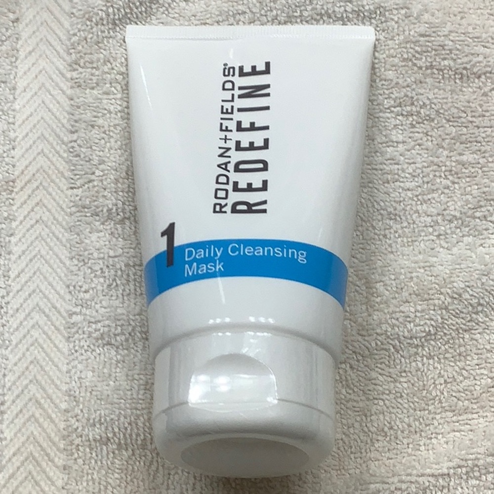 Daily cleansing mask